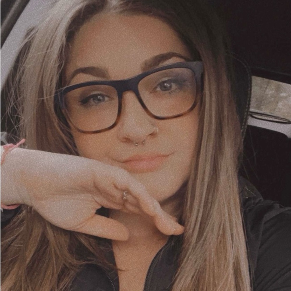 Meet your Posher, Alexandra